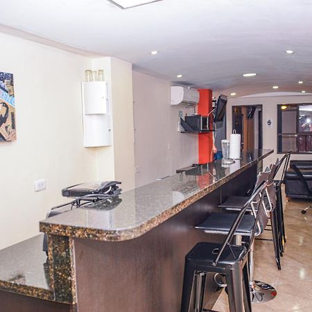 Calle 8 Suites Medellin Bagian luar foto