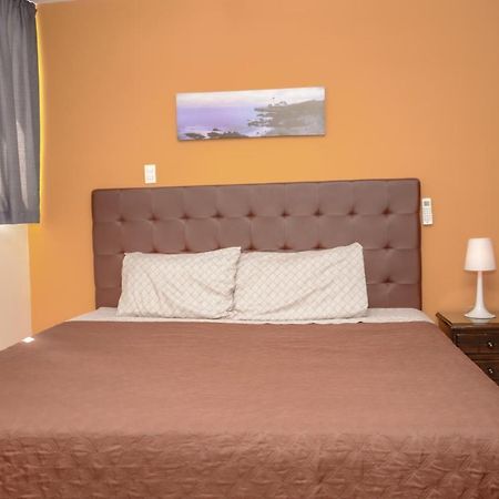 Calle 8 Suites Medellin Bagian luar foto