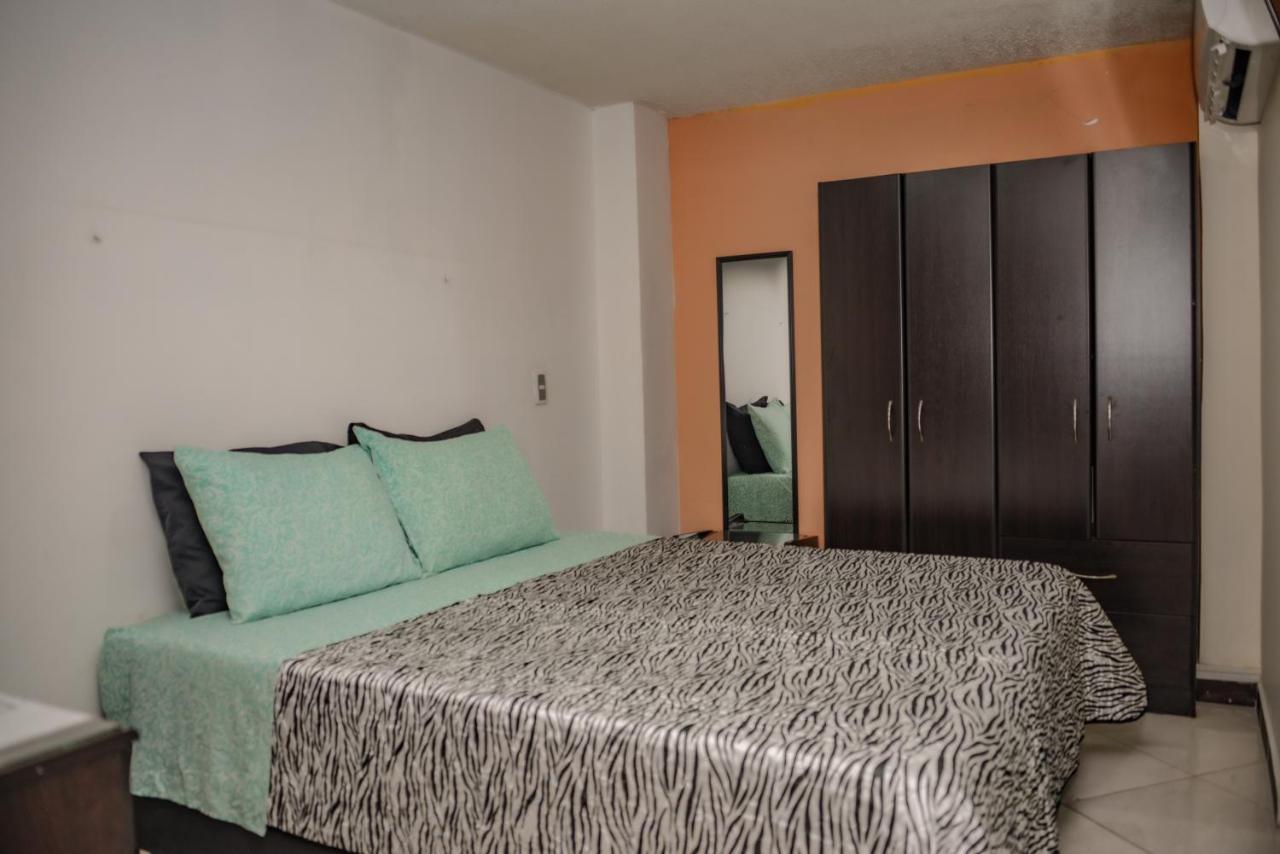 Calle 8 Suites Medellin Bagian luar foto
