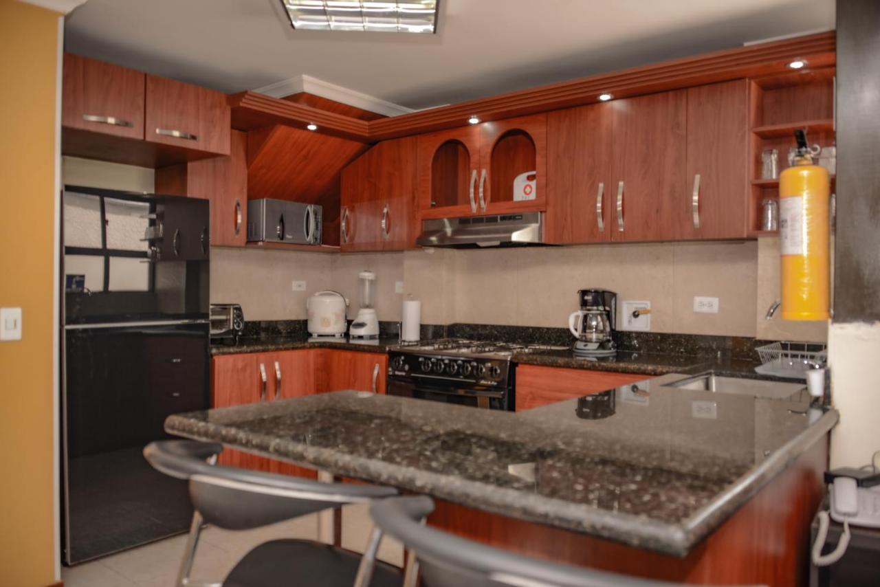Calle 8 Suites Medellin Bagian luar foto