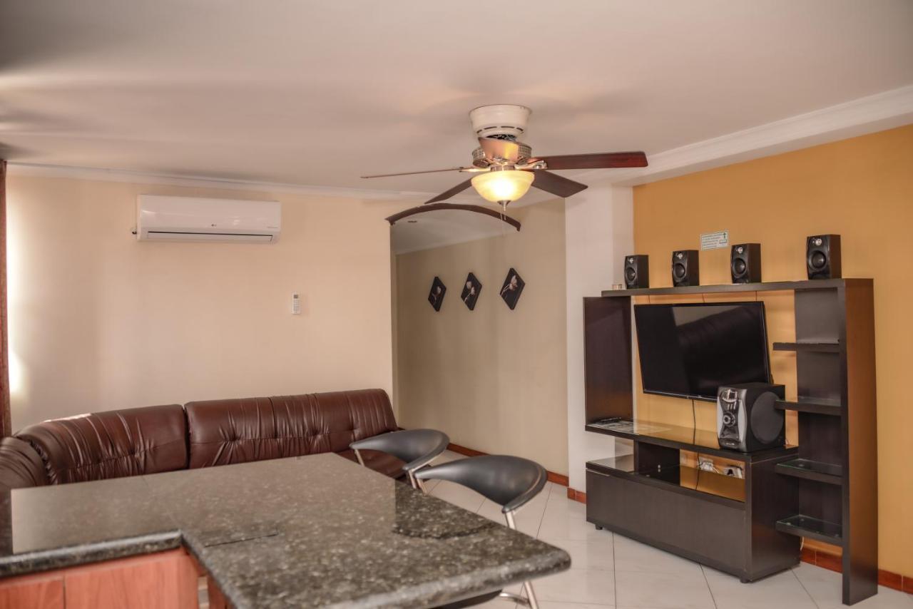 Calle 8 Suites Medellin Bagian luar foto