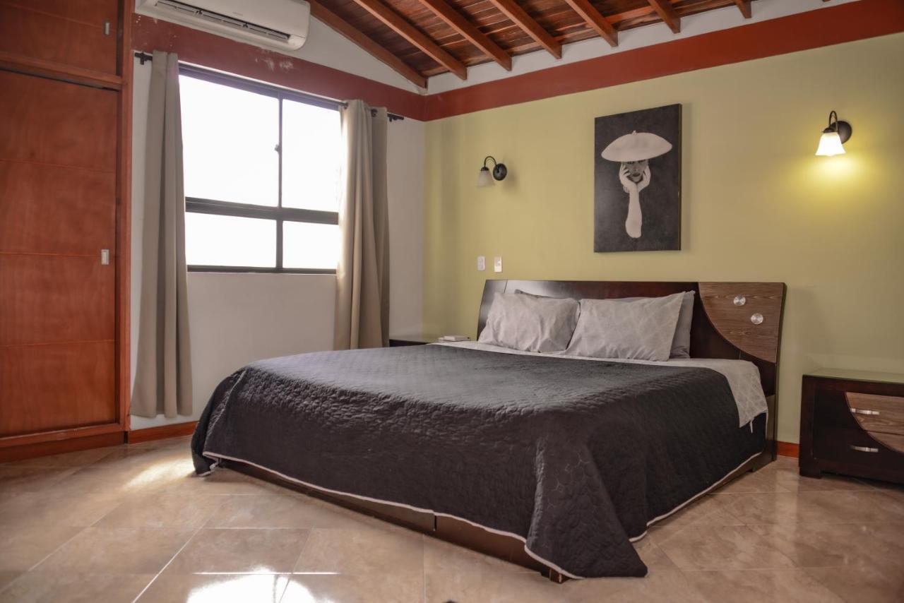 Calle 8 Suites Medellin Bagian luar foto
