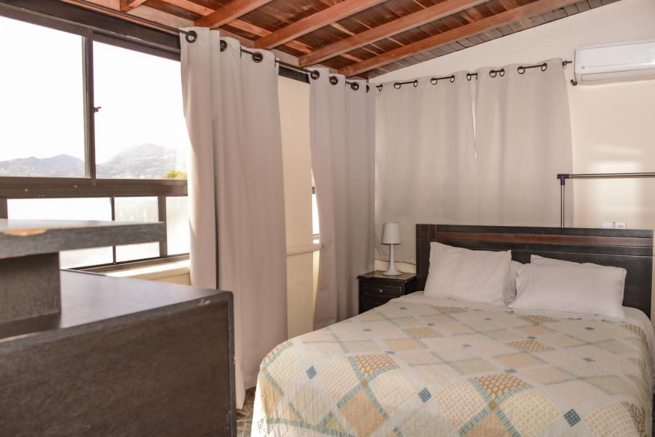 Calle 8 Suites Medellin Bagian luar foto