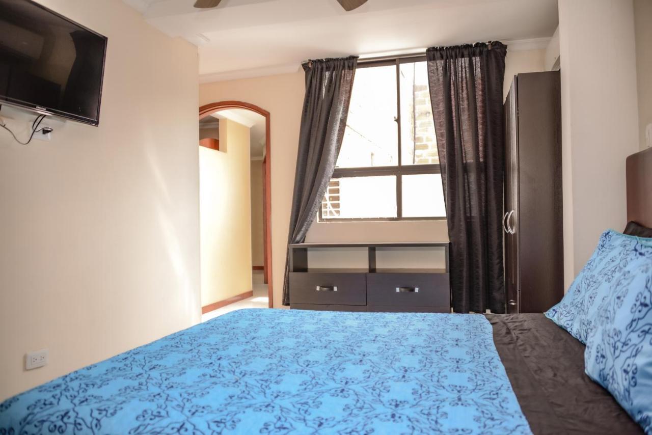 Calle 8 Suites Medellin Bagian luar foto