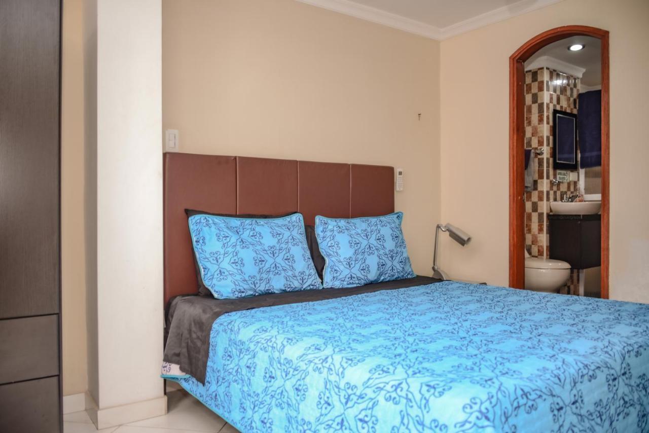 Calle 8 Suites Medellin Bagian luar foto