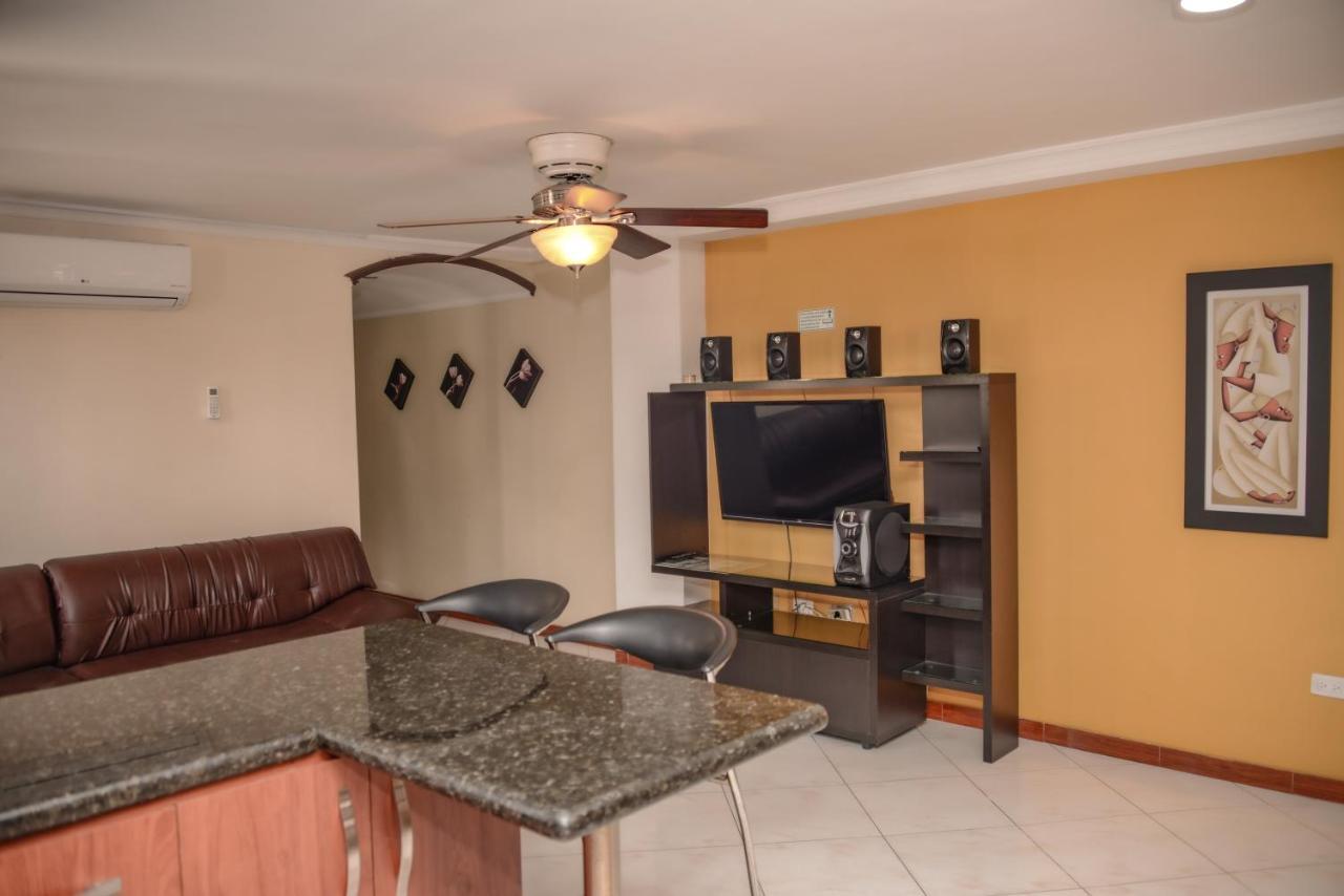 Calle 8 Suites Medellin Bagian luar foto