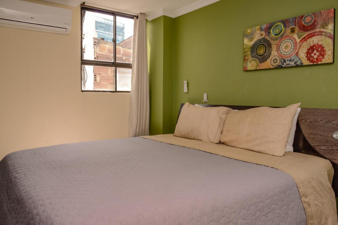 Calle 8 Suites Medellin Bagian luar foto