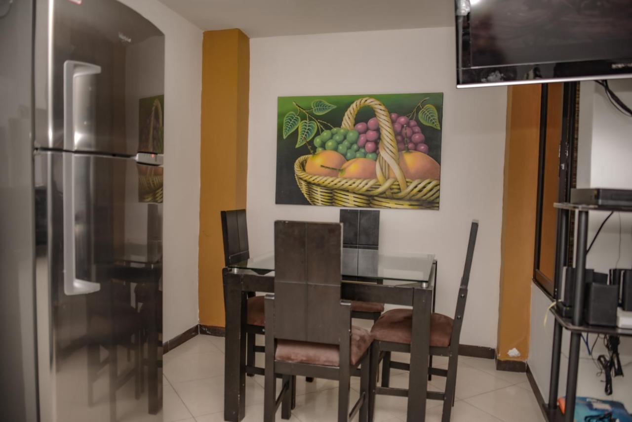 Calle 8 Suites Medellin Bagian luar foto