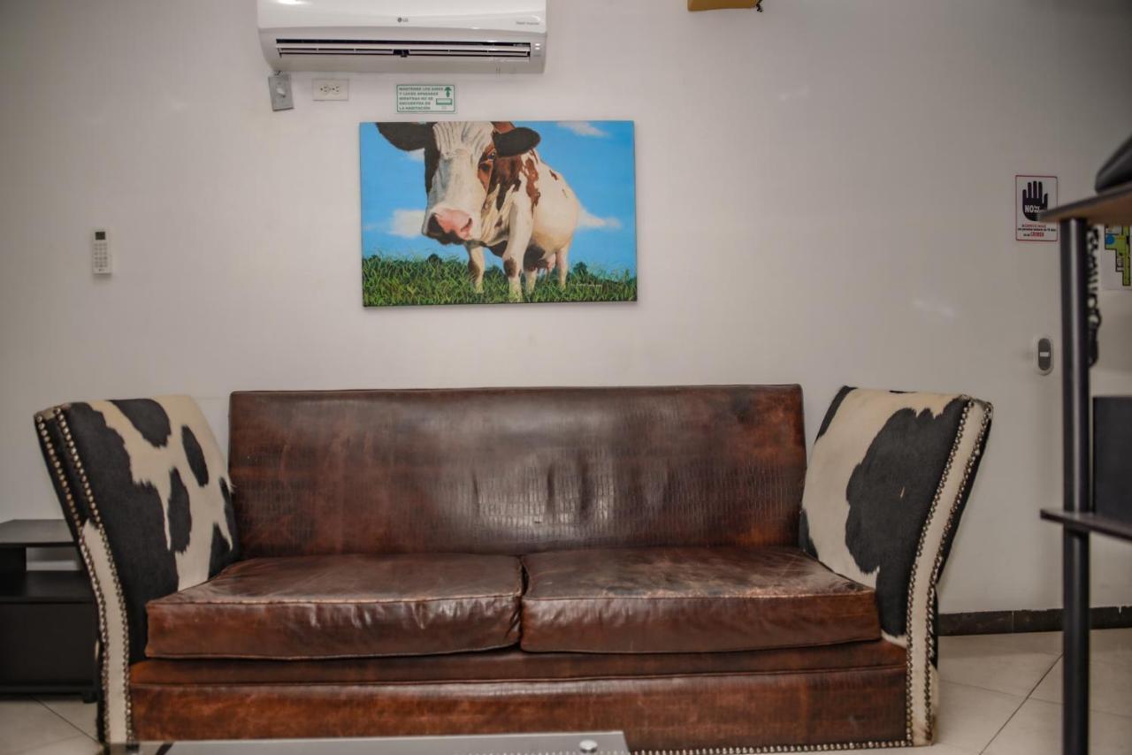 Calle 8 Suites Medellin Bagian luar foto