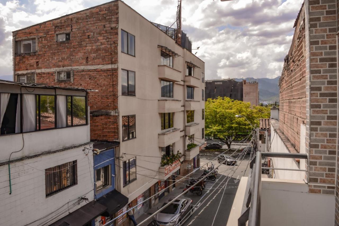 Calle 8 Suites Medellin Bagian luar foto