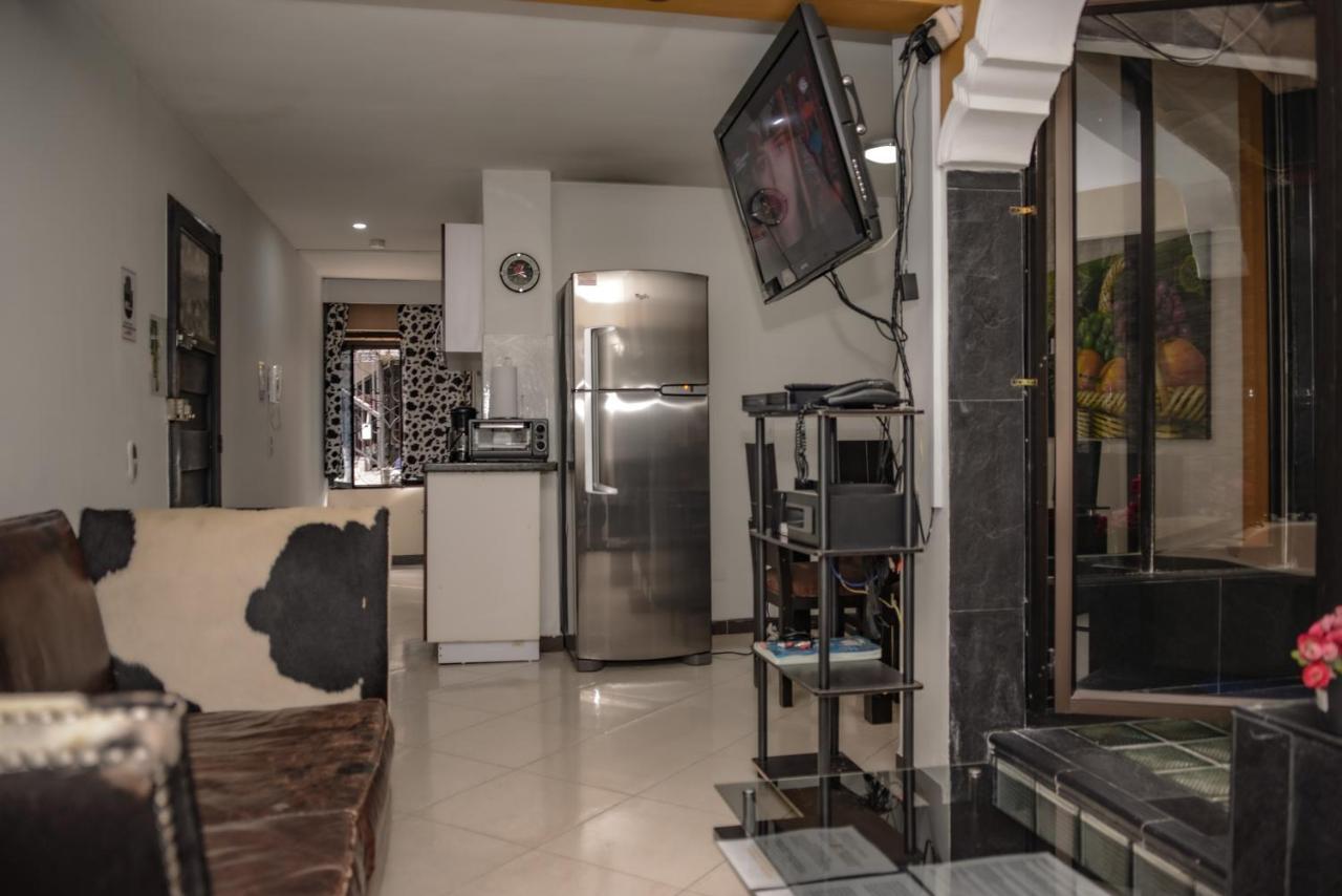 Calle 8 Suites Medellin Bagian luar foto