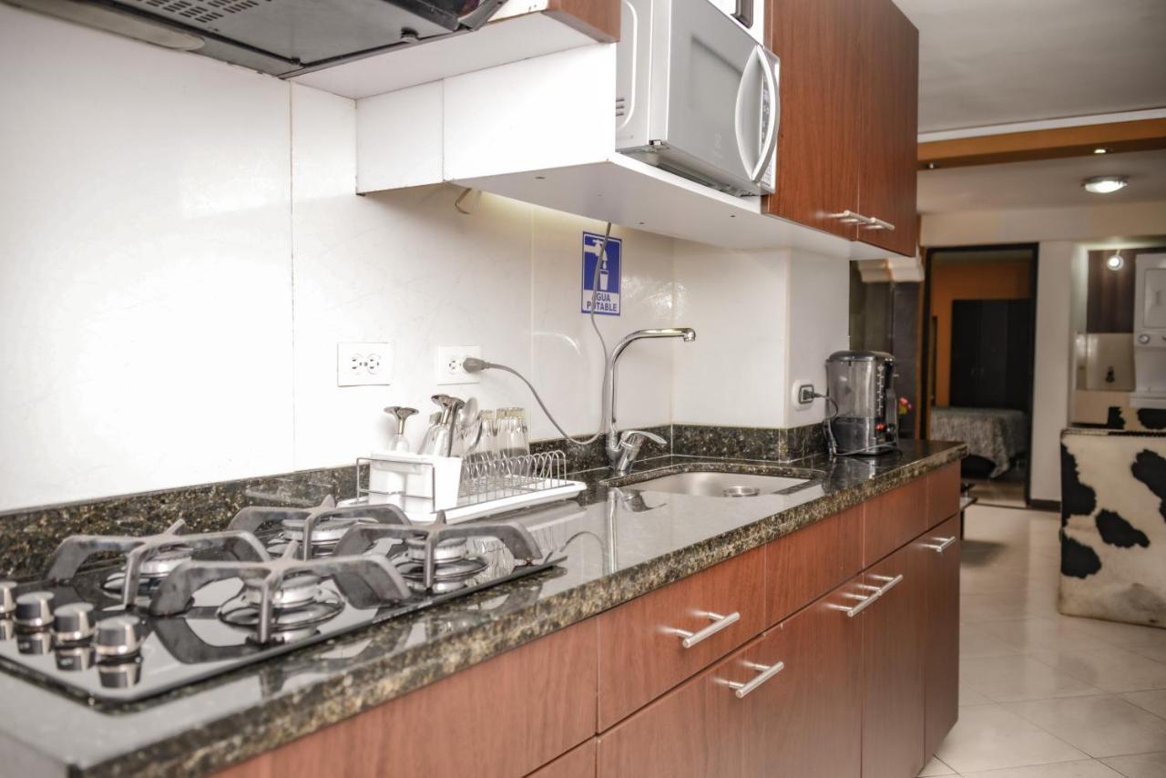 Calle 8 Suites Medellin Bagian luar foto