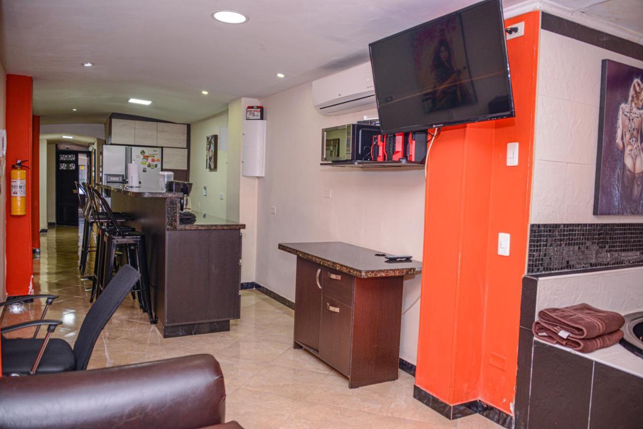 Calle 8 Suites Medellin Bagian luar foto