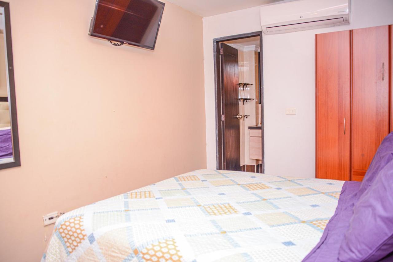 Calle 8 Suites Medellin Bagian luar foto