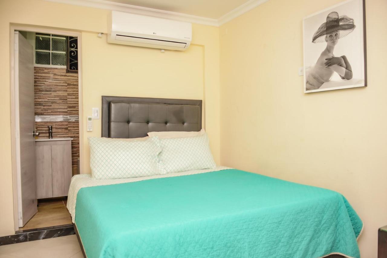 Calle 8 Suites Medellin Bagian luar foto