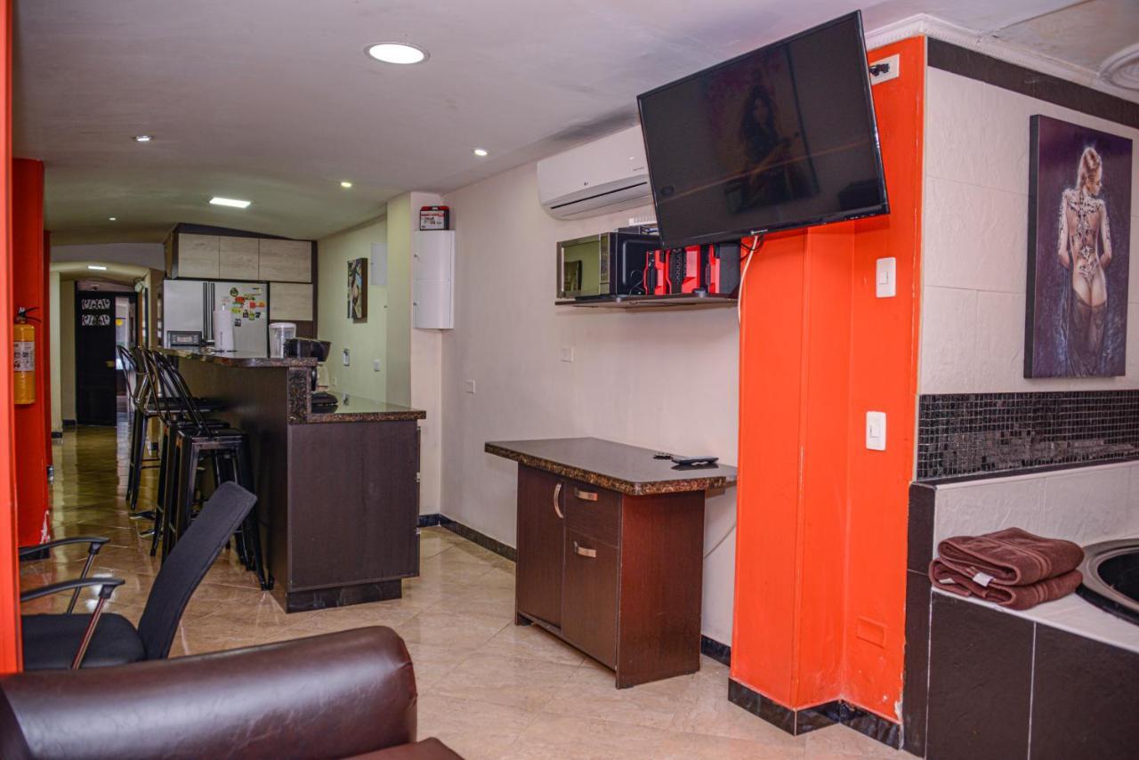 Calle 8 Suites Medellin Bagian luar foto