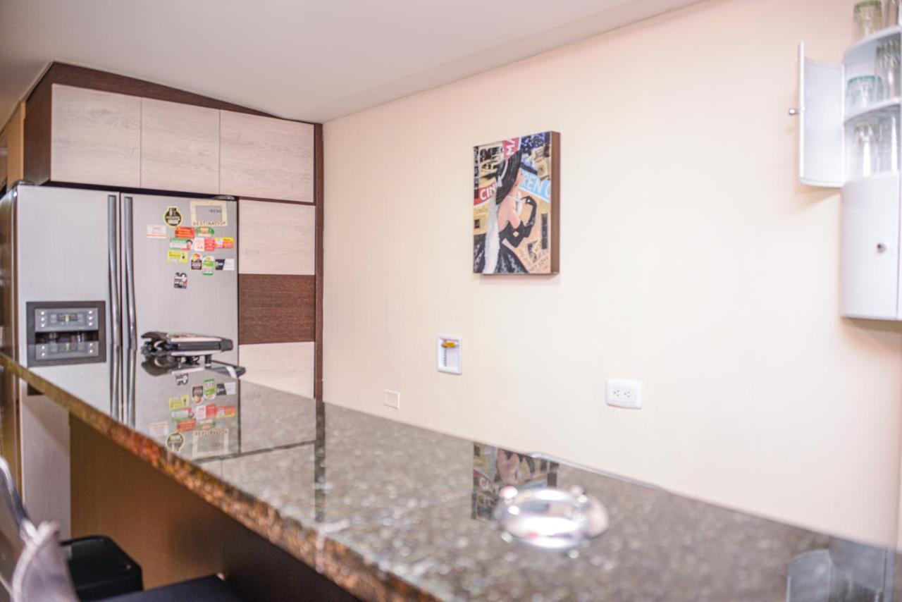 Calle 8 Suites Medellin Bagian luar foto