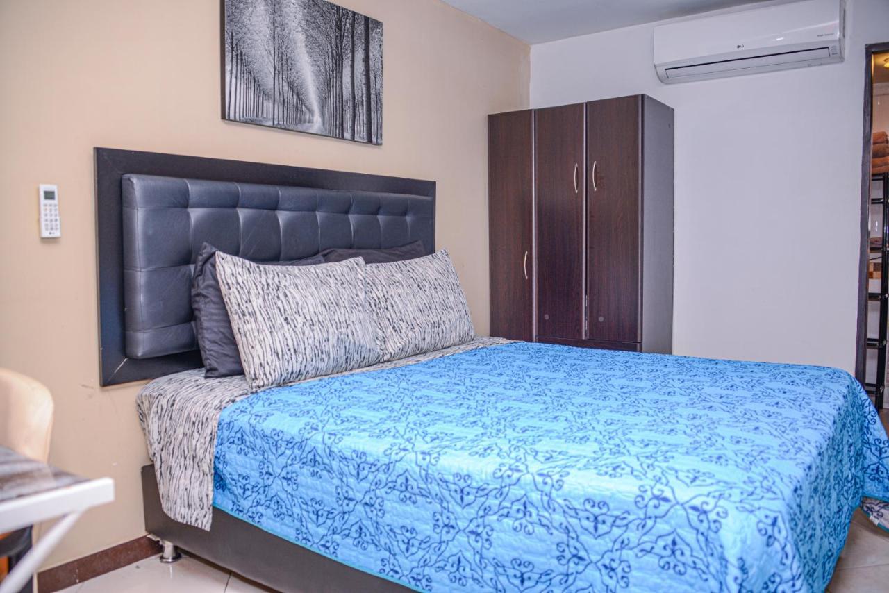 Calle 8 Suites Medellin Bagian luar foto