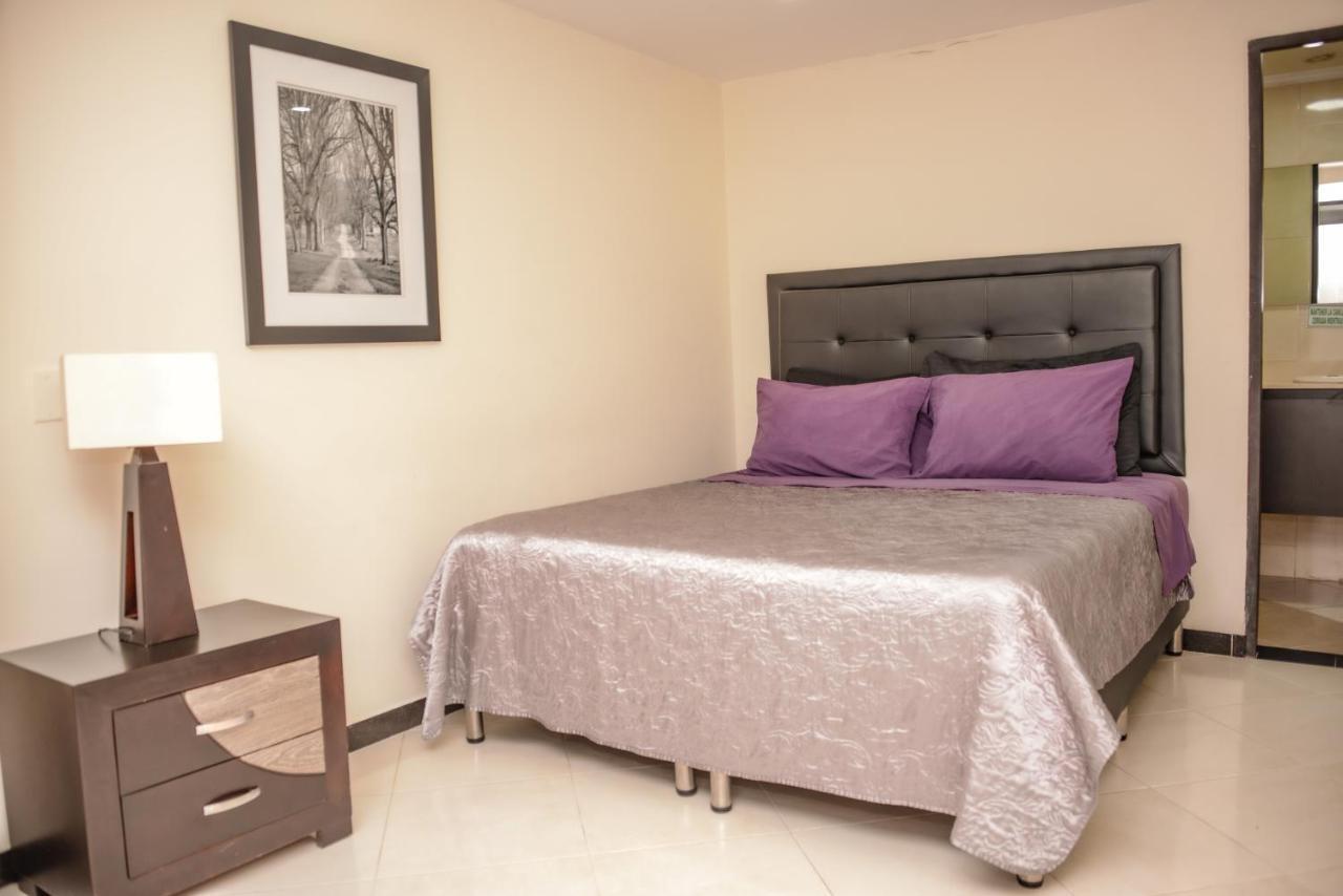 Calle 8 Suites Medellin Bagian luar foto