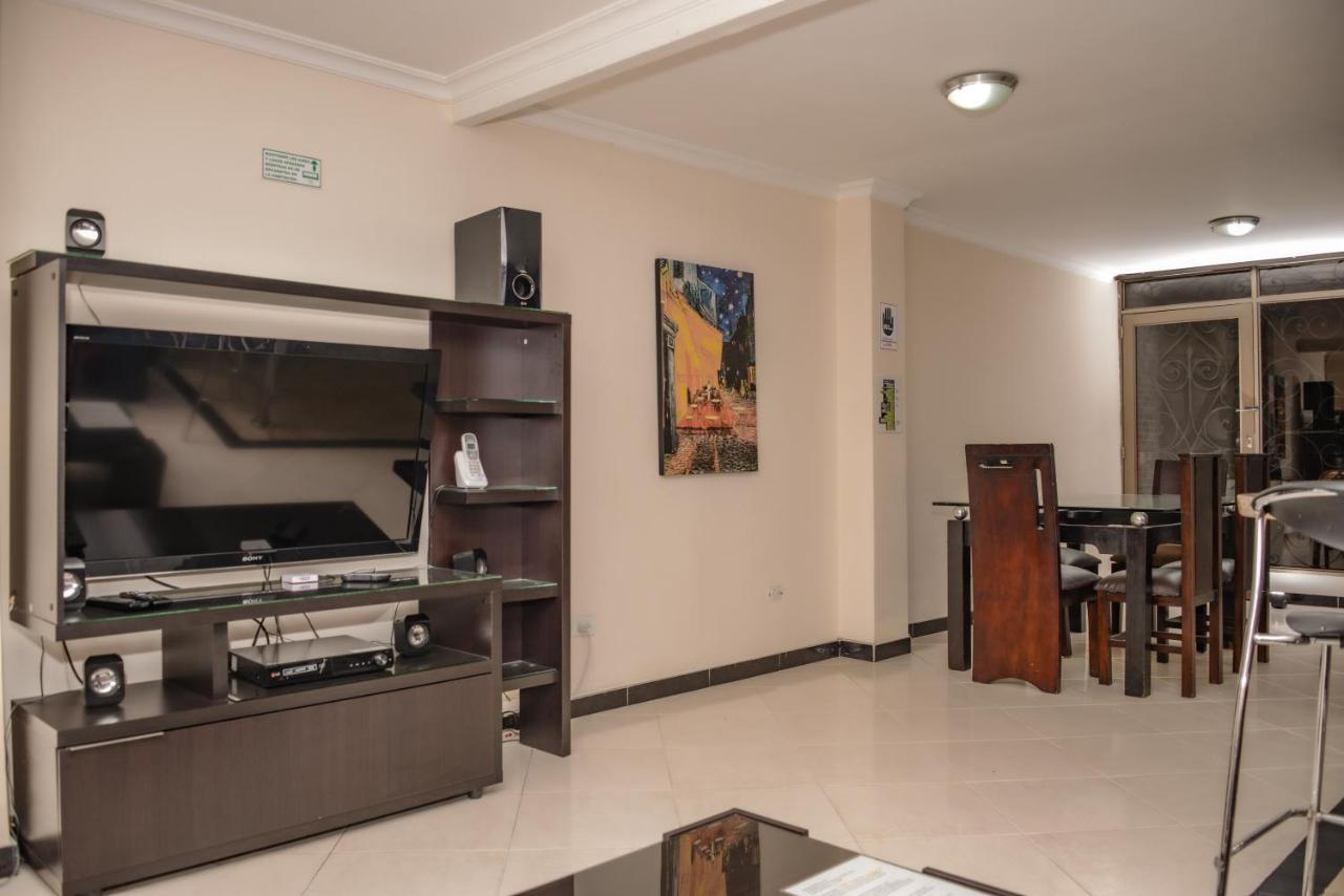 Calle 8 Suites Medellin Bagian luar foto